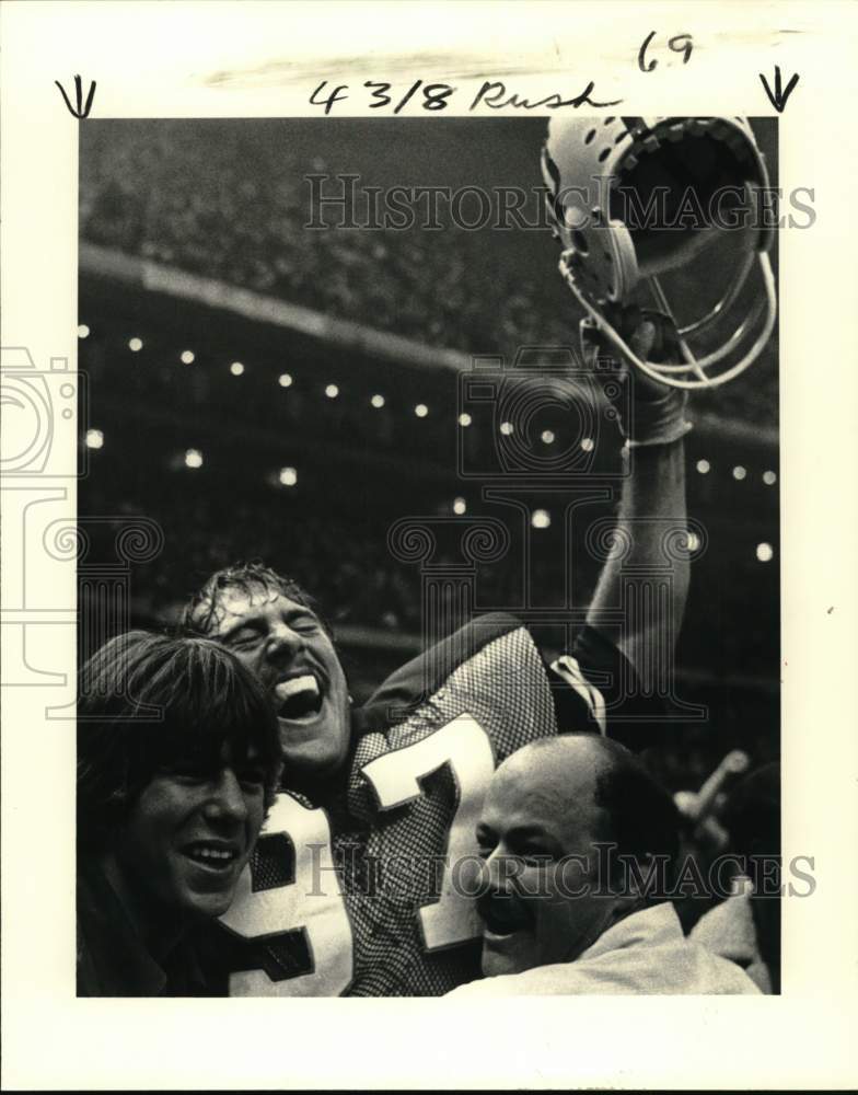 1979 Press Photo Marty Wetzel Celebrating After Tulane-LSU Football Game- Historic Images