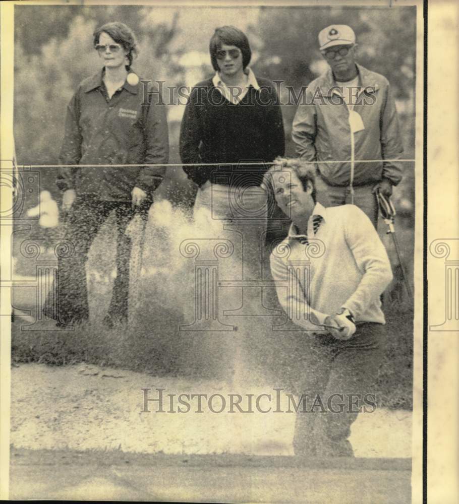 1976 Press Photo Golfer Tom Weiskopf in Sand Trap in T of C - nos31894- Historic Images