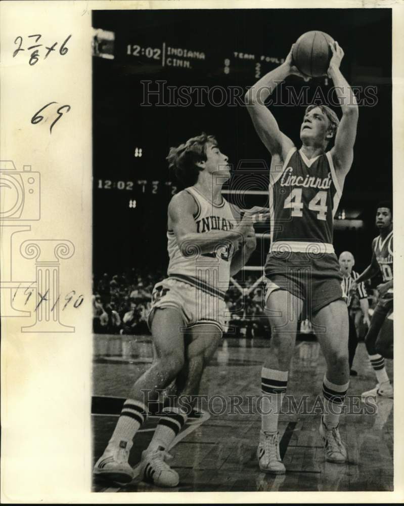 1977 Press Photo Cincinnati Basketball Player Gary Yoder - nos31924- Historic Images