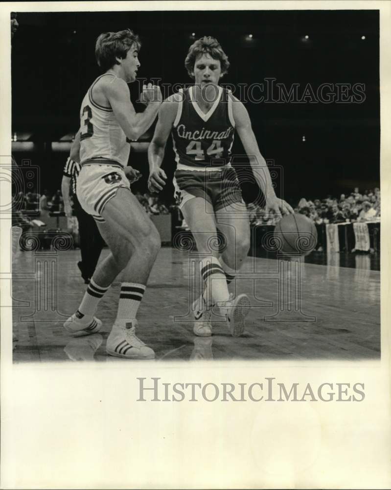 1977 Press Photo Cincinnati Basketball Player Gary Yoder - nos31925- Historic Images