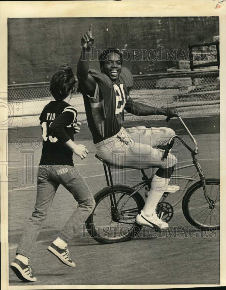 1976 Press Photo J.C. Wilson Riding Bicycle at Pittsburgh Panthers Practice- Historic Images