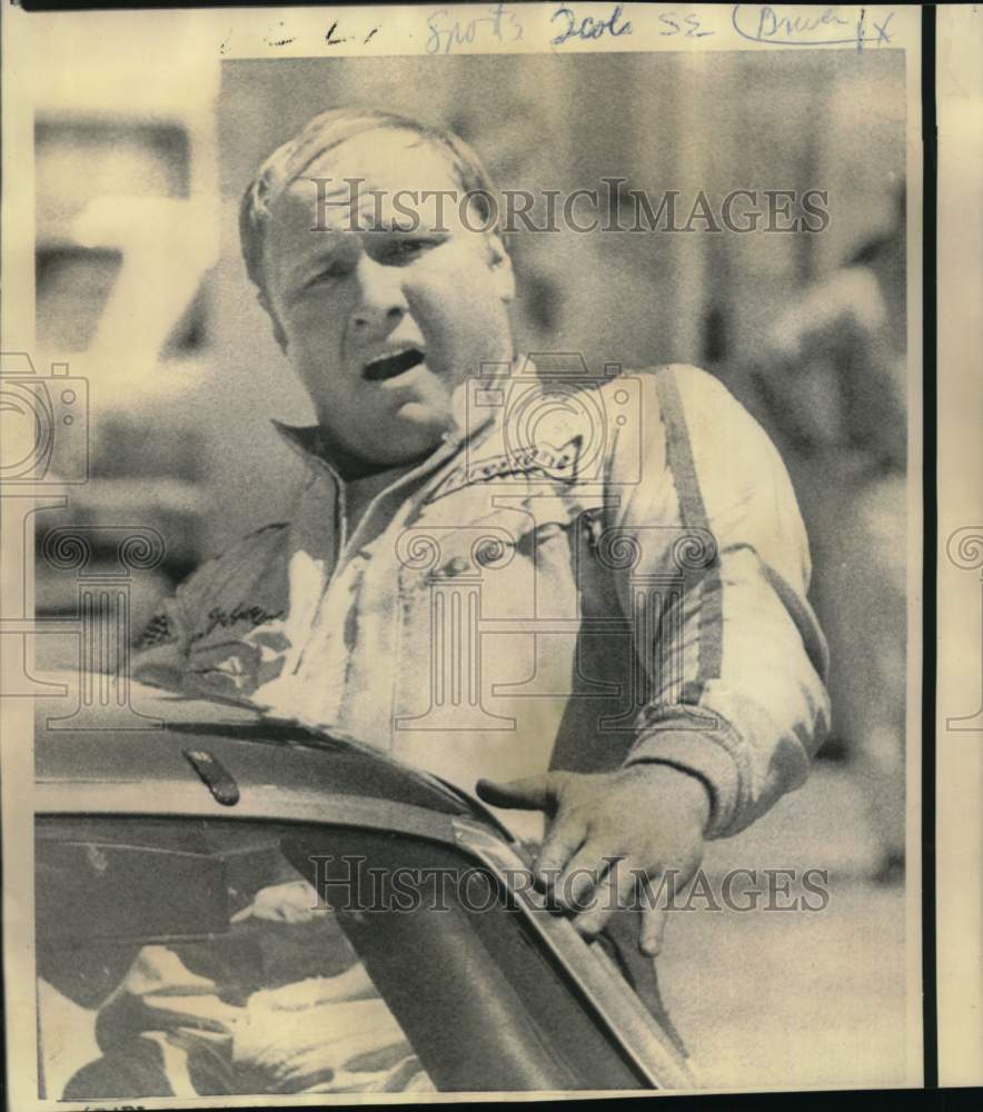 1969 Press Photo Driver Cale Yarborough Climbing Out of Car at Rebel 400 Race- Historic Images