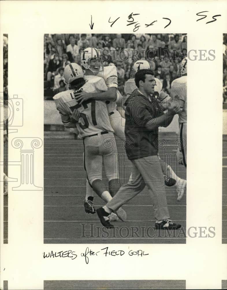 1975 Press Photo Football Player David Walters Celebrating After Field Goal- Historic Images