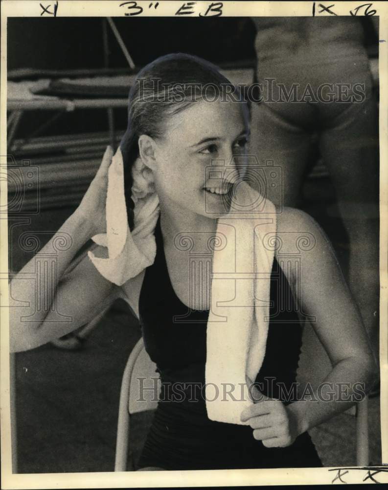 1976 Press Photo Diver Constance &quot;Tance&quot; Walker at Tulane Pool - nos32227- Historic Images