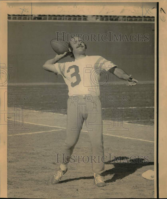 1974 Press Photo Miami Football Kicker Garo Yepremian During Workout - nos32243- Historic Images