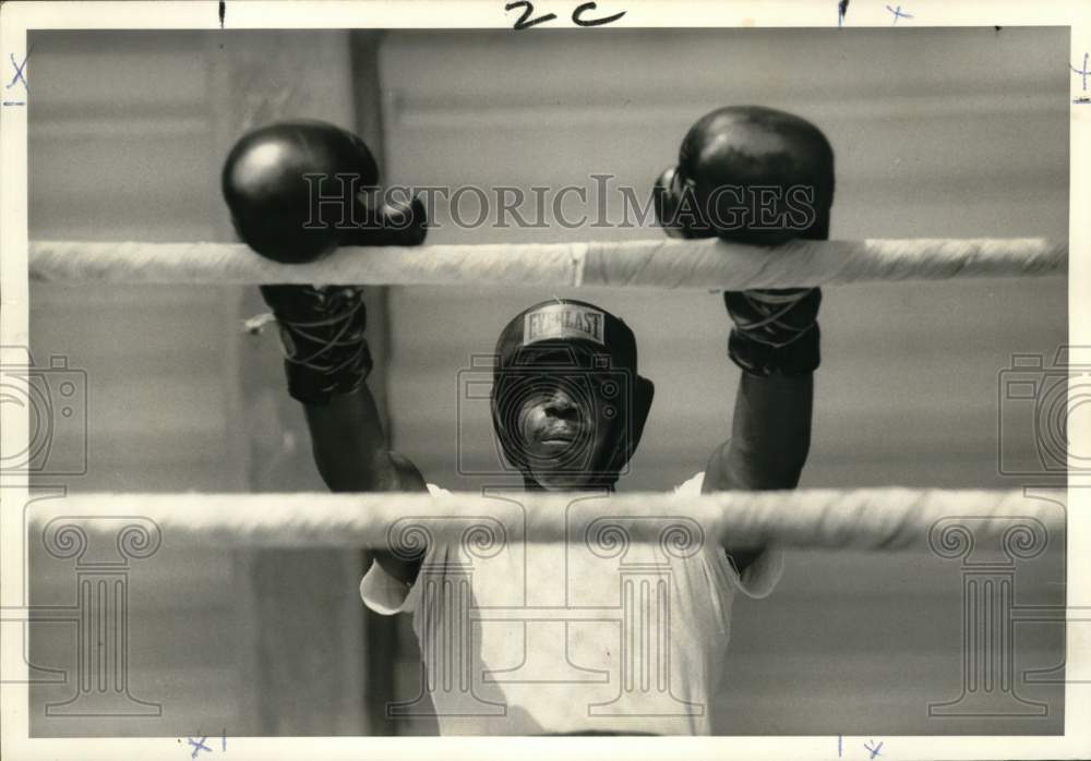 1968 Press Photo Welterweight Boxer Joe Shaw - nos32358- Historic Images