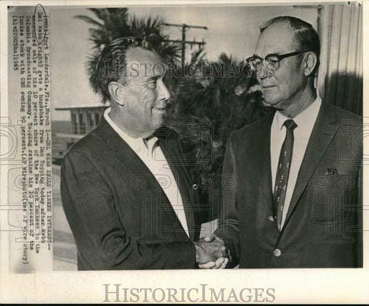 1965 Press Photo Del Webb with Dan Topping After Selling New York Yankees Share- Historic Images