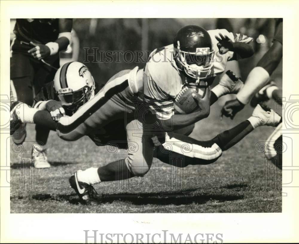 1990 Press Photo McDonogh Running Back Eli Welch in Game vs. Fortier - nos32508- Historic Images