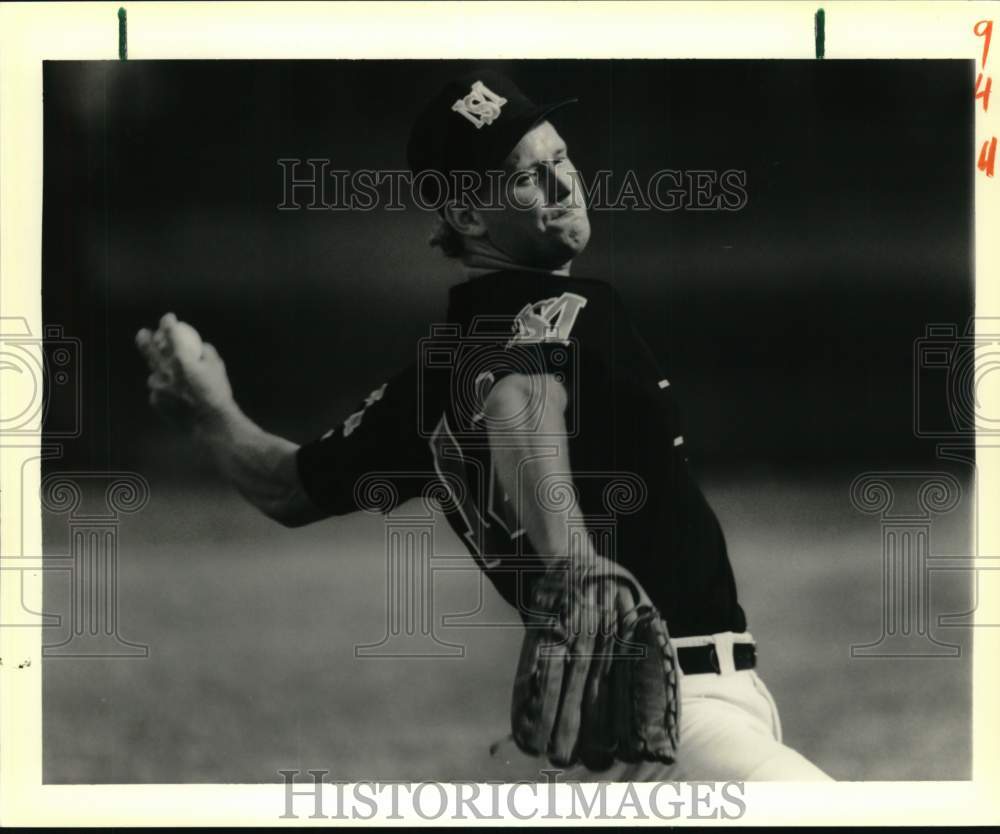1988 Press Photo Saucer Pitcher Pitcher Dave Welch Warming Up - nos32509- Historic Images