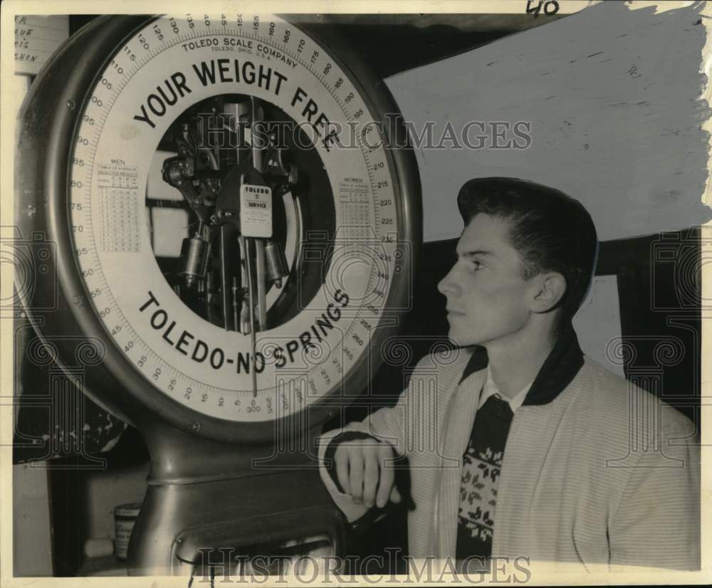 Press Photo Jockey Richard Winant at Scales - nos32516- Historic Images