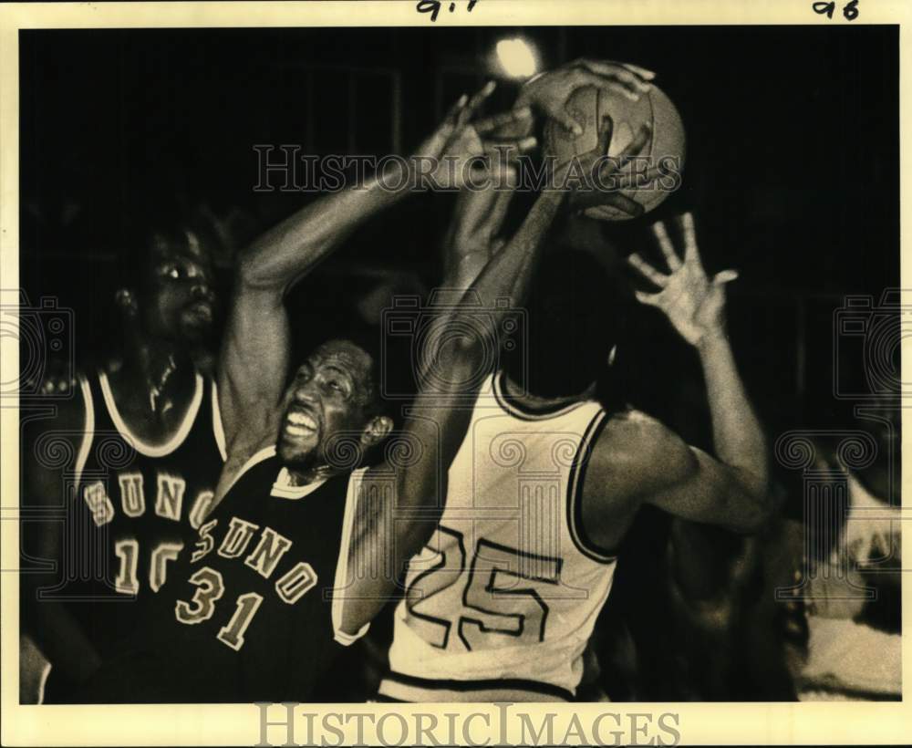 1982 Press Photo SUNO vs. Xavier University Basketball Game - nos32538- Historic Images