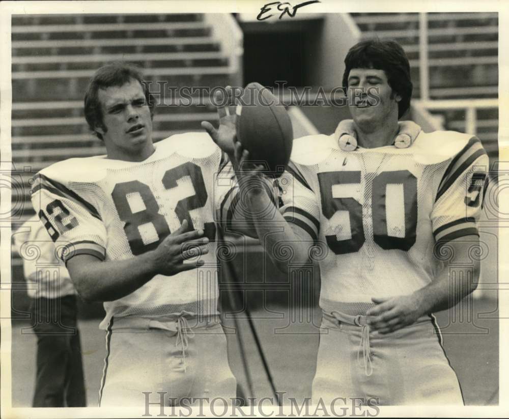 1976 Press Photo Linebacker Blake Whitlatch, Center Jay Whitley - nos32578- Historic Images