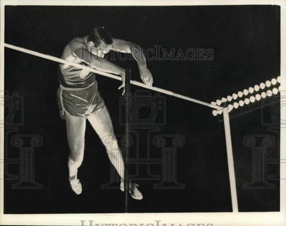 1967 Press Photo Pole Vaulter Paul Wilson - nos32787- Historic Images