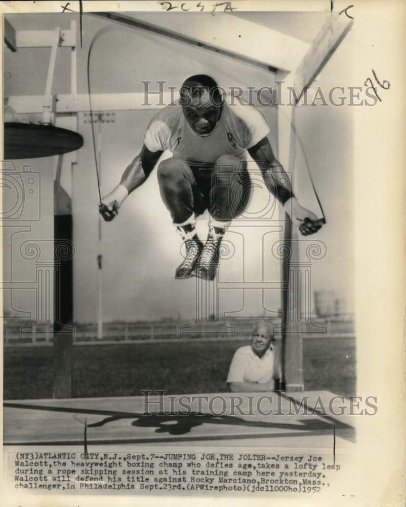 1952 Press Photo Boxer Jersey Joe Walcott at Training Camp in Atlantic City- Historic Images