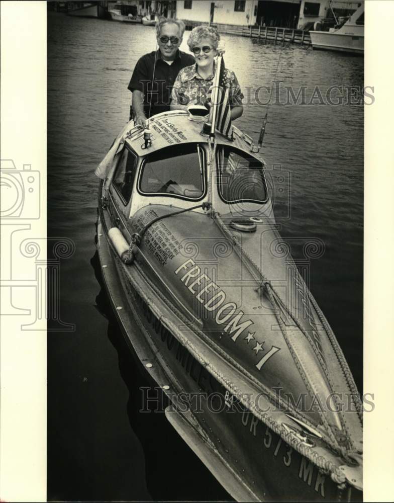 1984 Press Photo Don Watson, Tulane Assistant Coach, &amp; Wife Aboard Boat- Historic Images