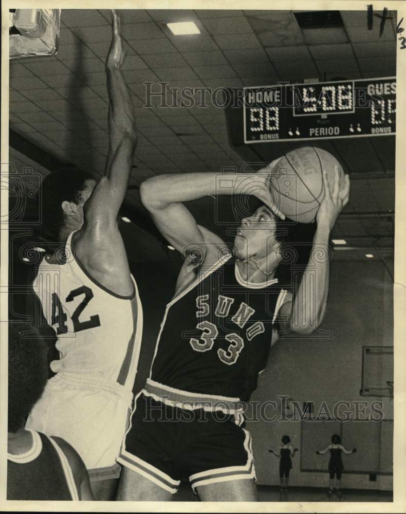 1977 Press Photo SUNO vs. Dillard Basketball Game - nos33069- Historic Images