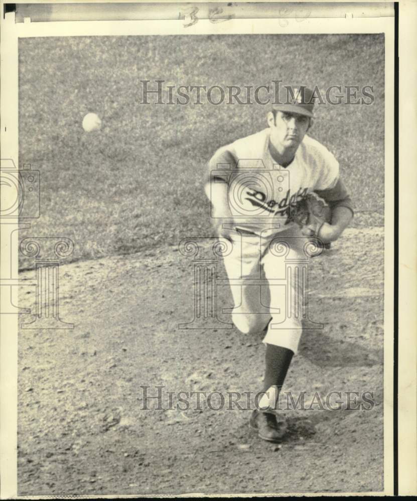 1970 Press Photo Los Angeles Dodgers Pitcher Bill Singer in Game vs Philadelphia- Historic Images