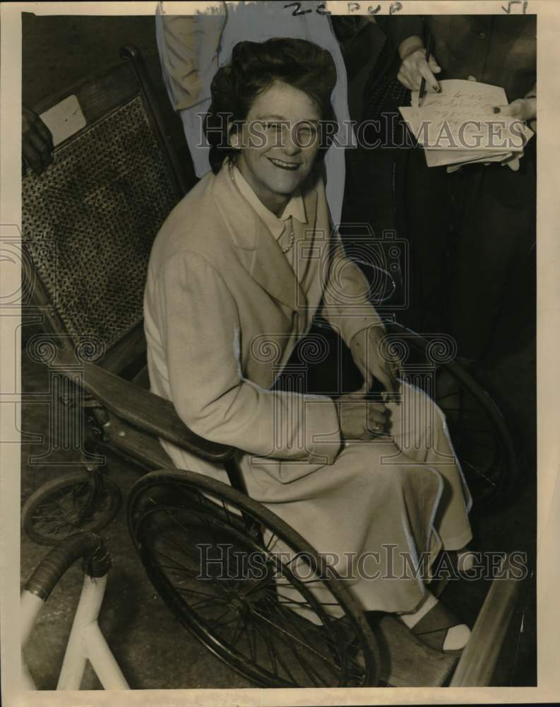 1955 Press Photo Mrs. Babe Didrikson Zaharias in Wheelchair - nos33303- Historic Images