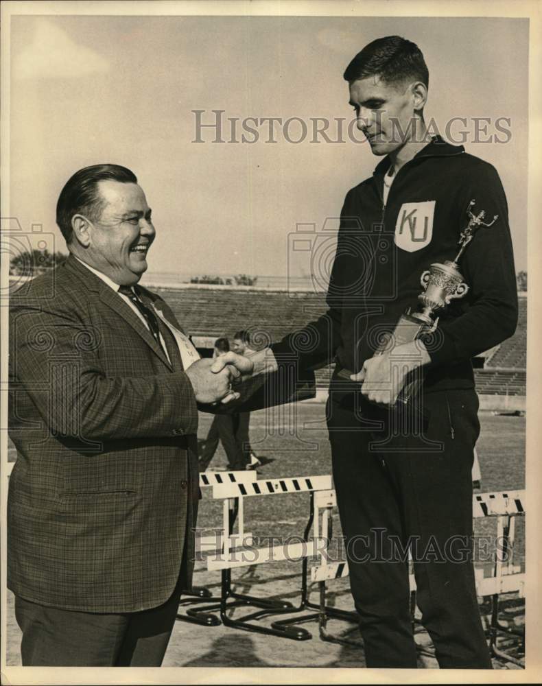 Press Photo A.B. Nicholas Jr. Awarding Jim Ryun, Winner of 1500 Meter Race- Historic Images