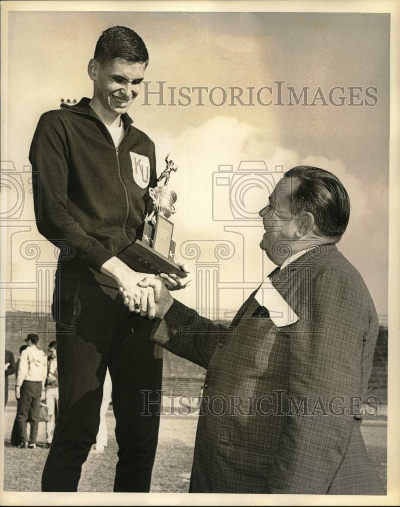 Press Photo A.B. Nicholas Jr. Awarding Jim Ryun, Winner of 1500 Meter Race- Historic Images