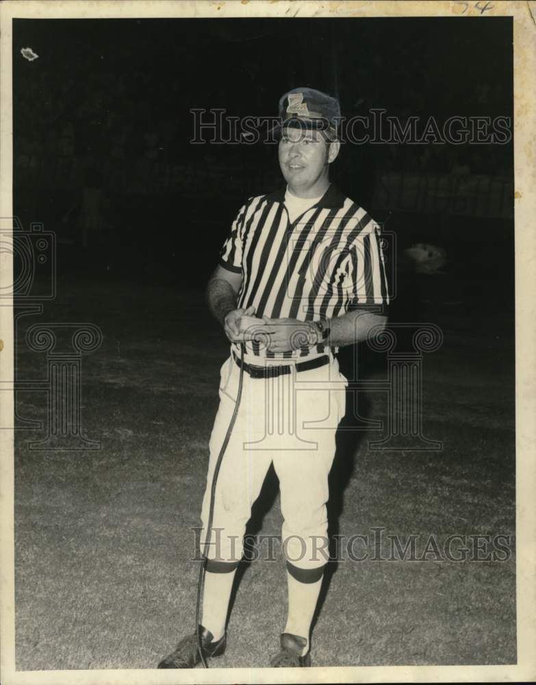 1973 Press Photo Referee John Ruth - nos33353- Historic Images