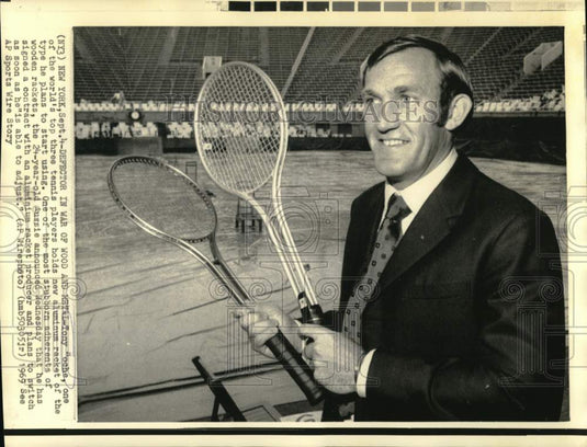 1969 Press Photo Tennis Player Tony Roche with New Aluminum Racket - nos33530- Historic Images