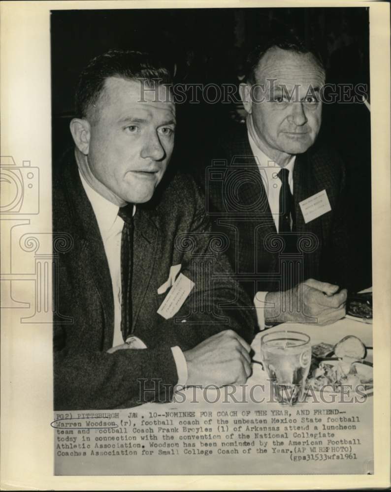 1961 Press Photo Warren Woodson &amp; Frank Broyles at NCAA Luncheon in Pittsburgh- Historic Images