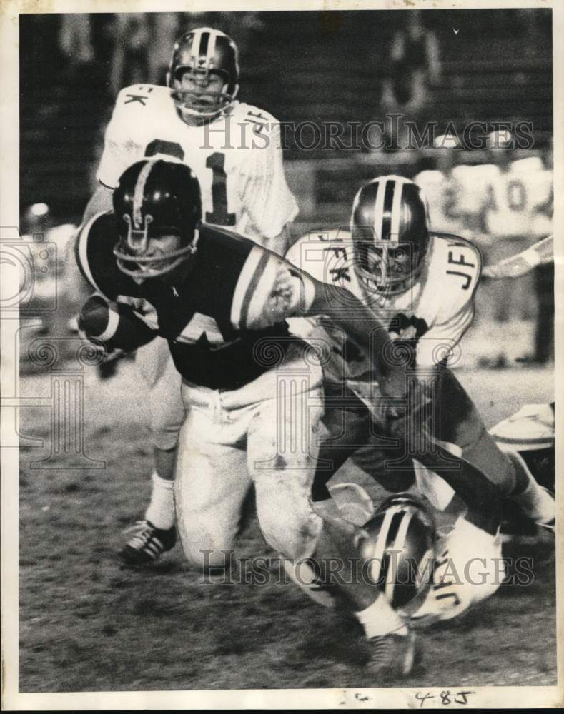 1970 Press Photo Wayne Sarpy in Abramson vs. Kennedy Football Game - nos33904- Historic Images