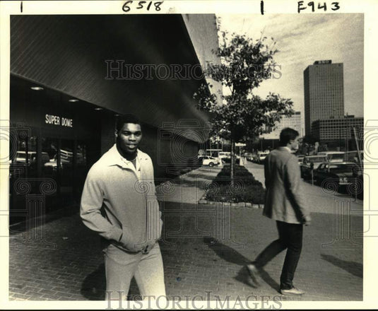 1982 Press Photo Georgia Football Player Herschel Walker at Hyatt Regency Hotel- Historic Images