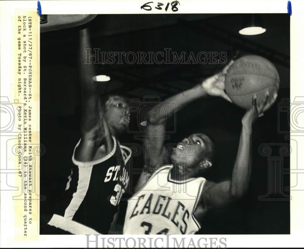 1987 Press Photo St. James vs. St. Bernard Basketball Game - nos34008- Historic Images