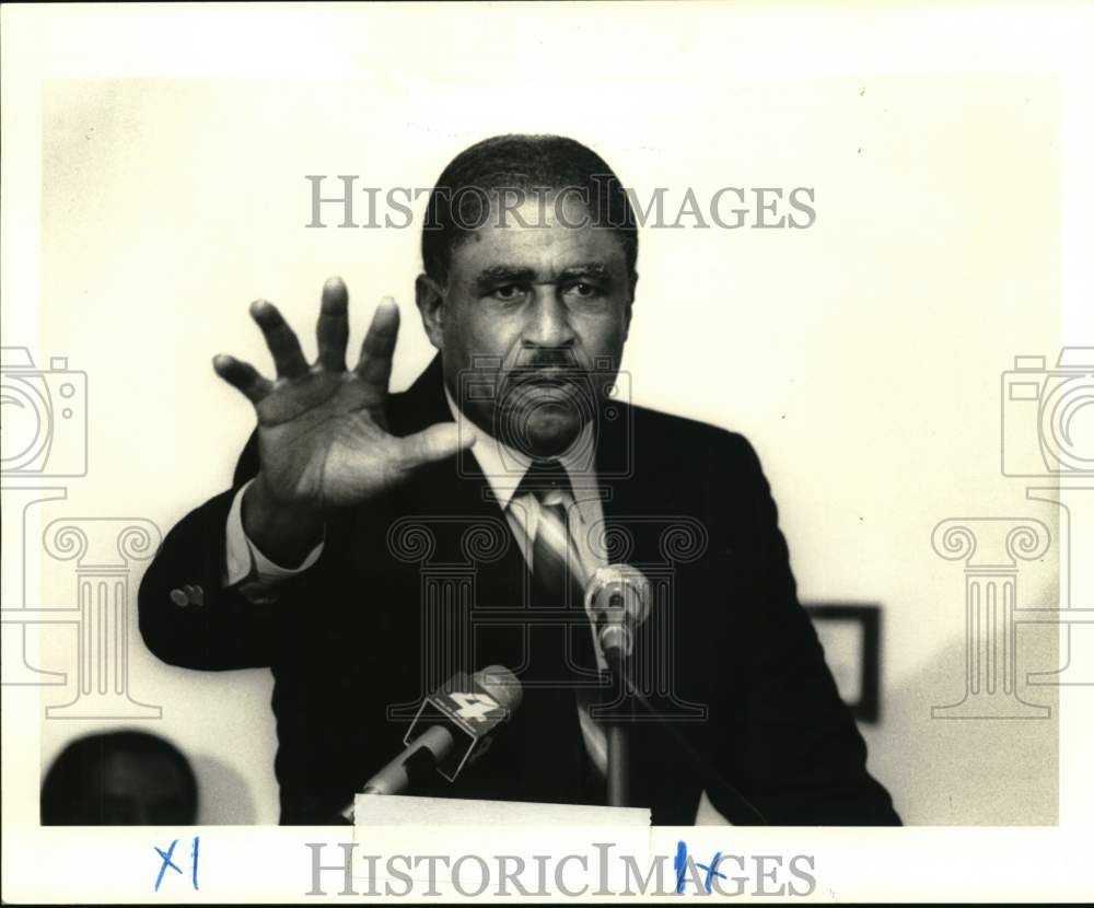 1984 Press Photo Grambling Football Coach Eddie Robinson at Press Conference- Historic Images