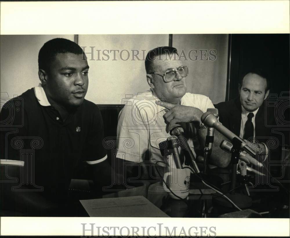 1982 Press Photo Football Player Lindsay Scott, Bum Phillips, Eddie Jones- Historic Images