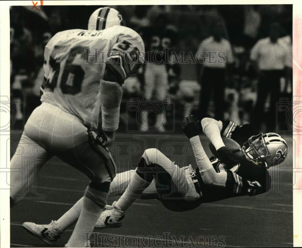 1984 Press Photo New Orleans Saints vs. Tampa Bay Buccaneers Football Game- Historic Images