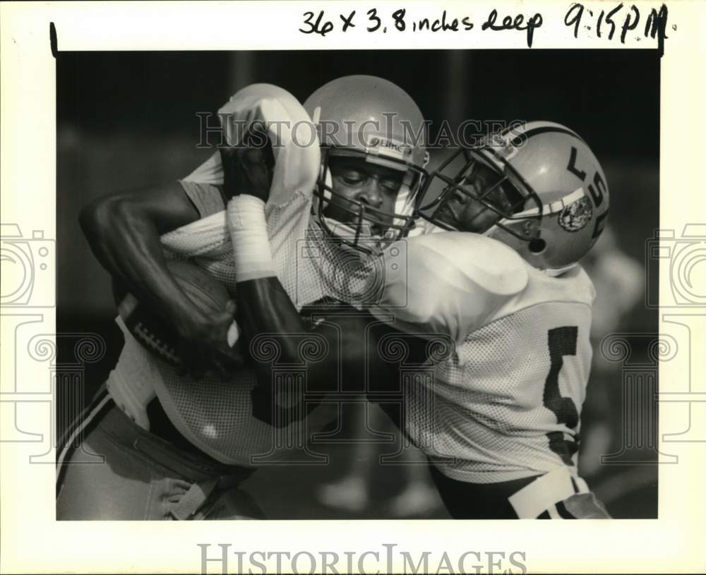 1989 Press Photo LSU Football Cornerback Jimmy Young Tackles LSU #6 - nos34210- Historic Images