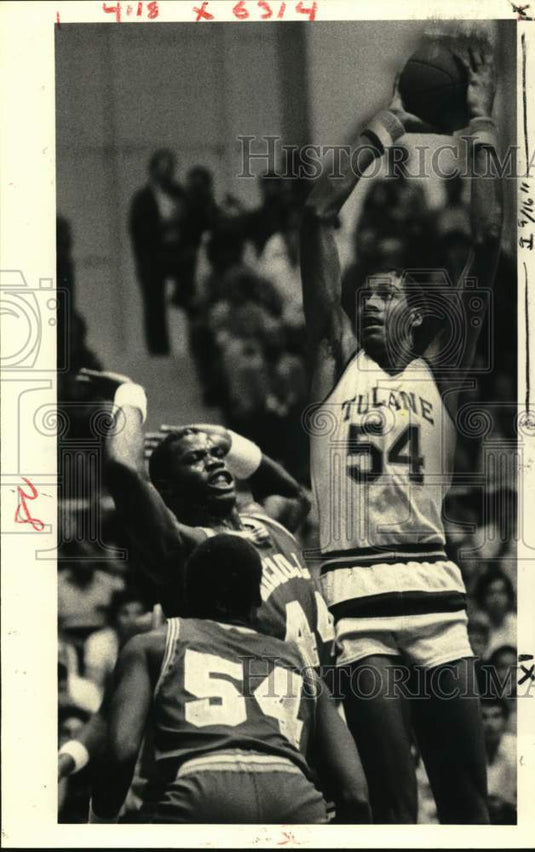 1984 Press Photo John Williams, Tulane Basketball Player During Game - nos34251- Historic Images