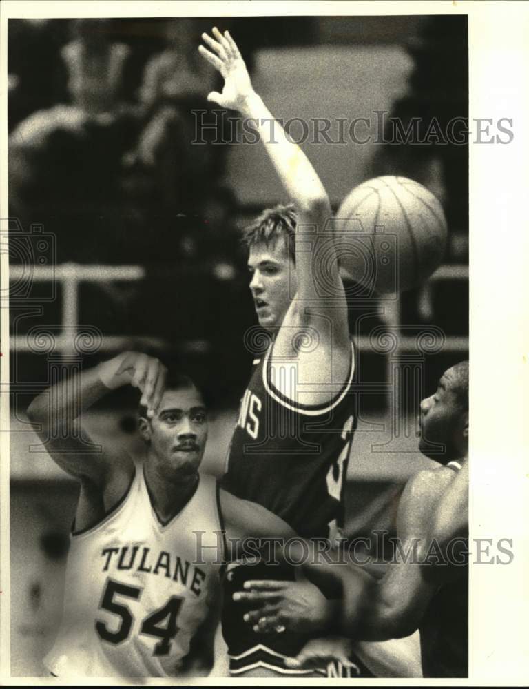 1984 Press Photo Tulane vs. Fairmont Basketball Game - nos34252- Historic Images