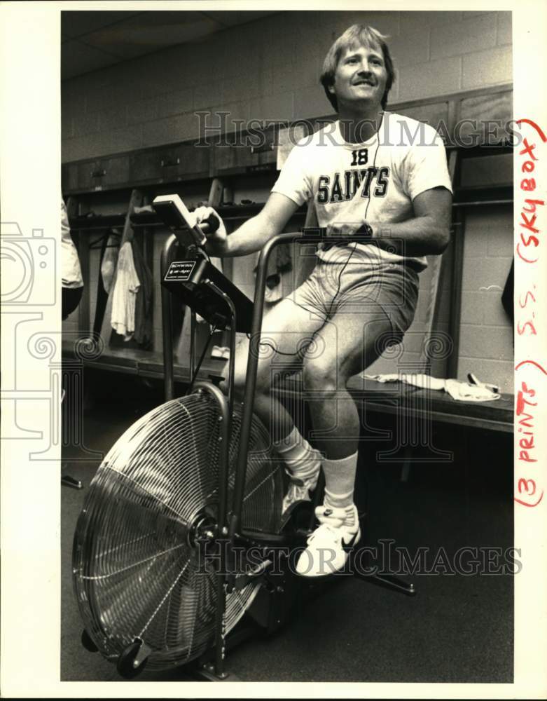 1983 Press Photo Dave Wilson of New Orleans Saints During Work Outs - nos34334- Historic Images