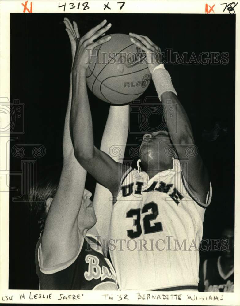 1981 Press Photo Tulane vs. LSU Women&#39;s Basketball Game - nos34363- Historic Images