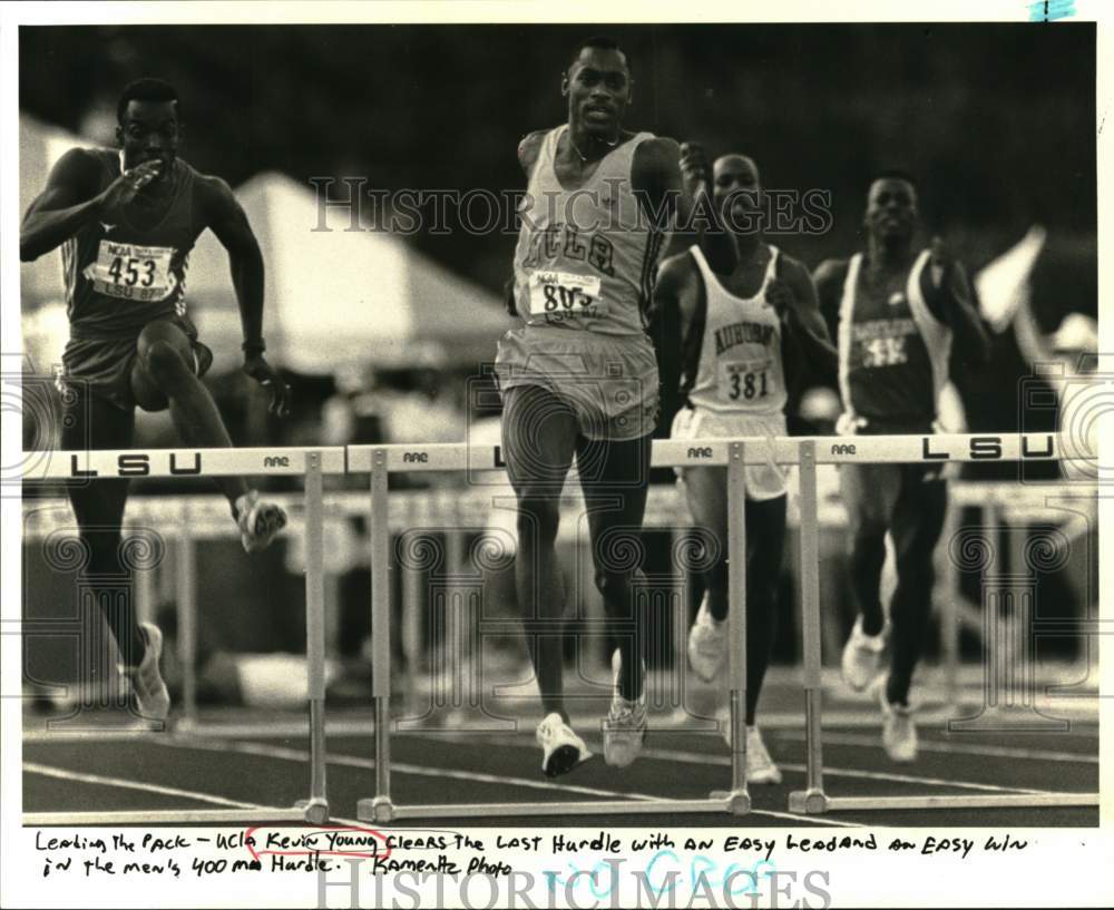 1987 Press Photo UCLA&#39;s Kevin Young Winning Men&#39;s 400 Meter Hurdle - nos34412- Historic Images