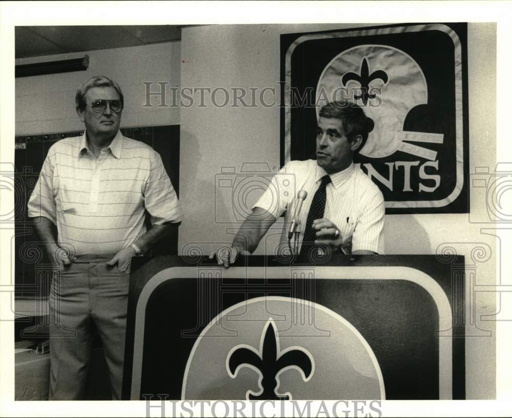 1986 Press Photo Joe Woolley, Jim Mora at New Orleans Saints Press Conference- Historic Images