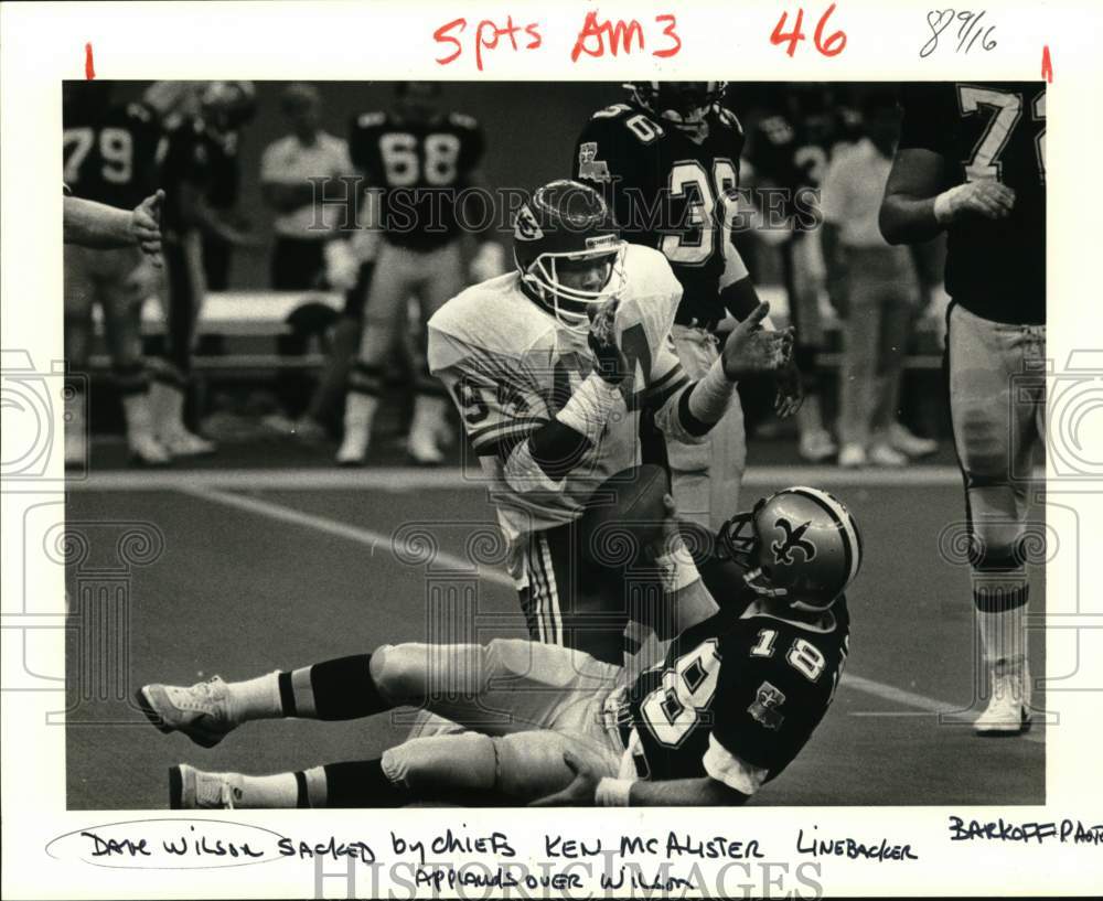 1986 Press Photo Dave Wilson Sacked in New Orleans Saints vs. Kansas City Chiefs- Historic Images