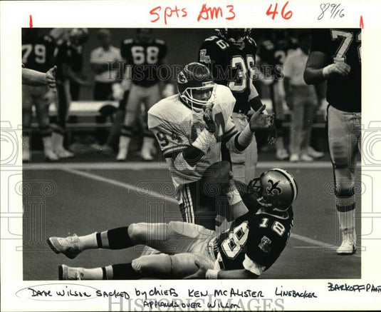 1986 Press Photo Dave Wilson Sacked in New Orleans Saints vs. Kansas City Chiefs- Historic Images