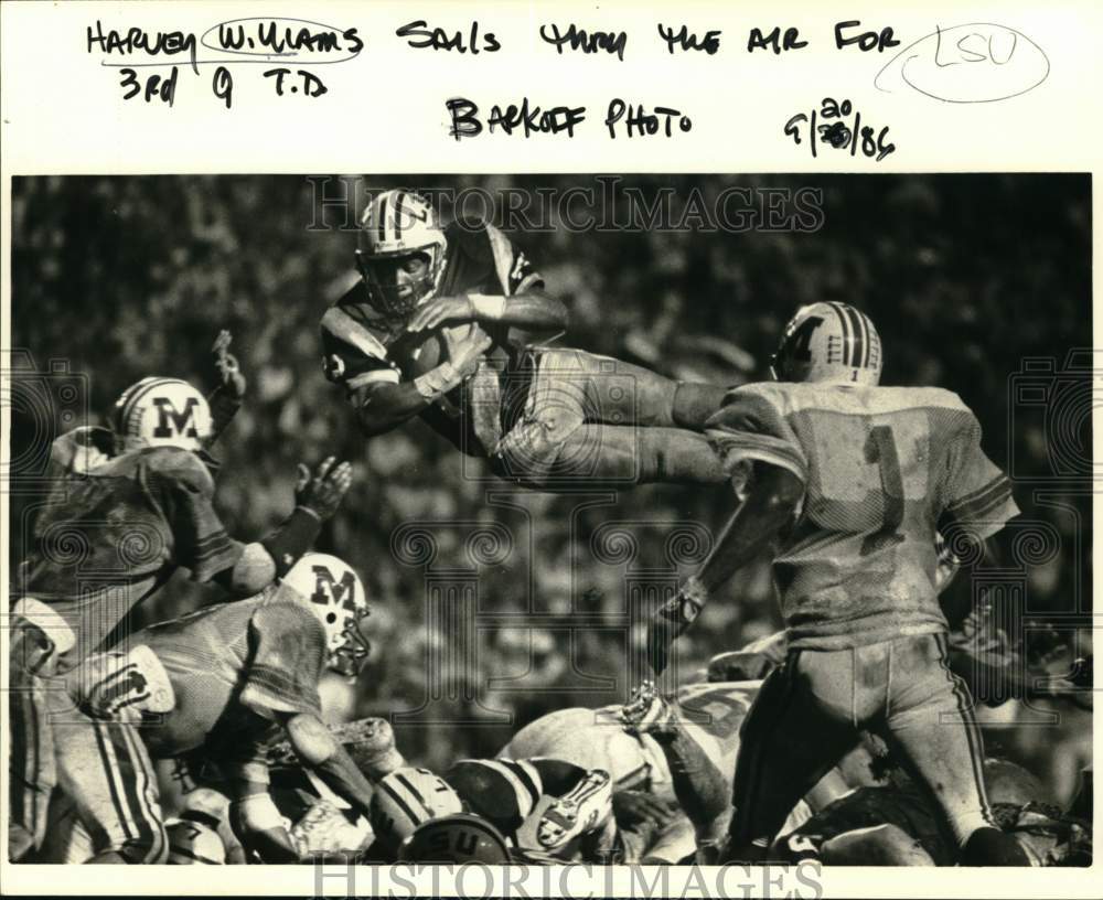 1986 Press Photo Harvey Williams Scoring Touchdown - nos34540- Historic Images