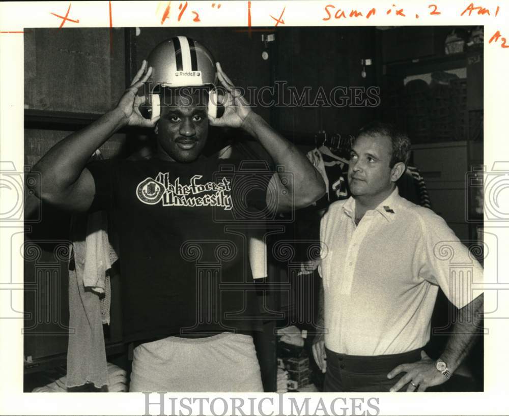 1988 Press Photo Greg Scales, Dan Simmons of New Orleans Saints at Practice- Historic Images