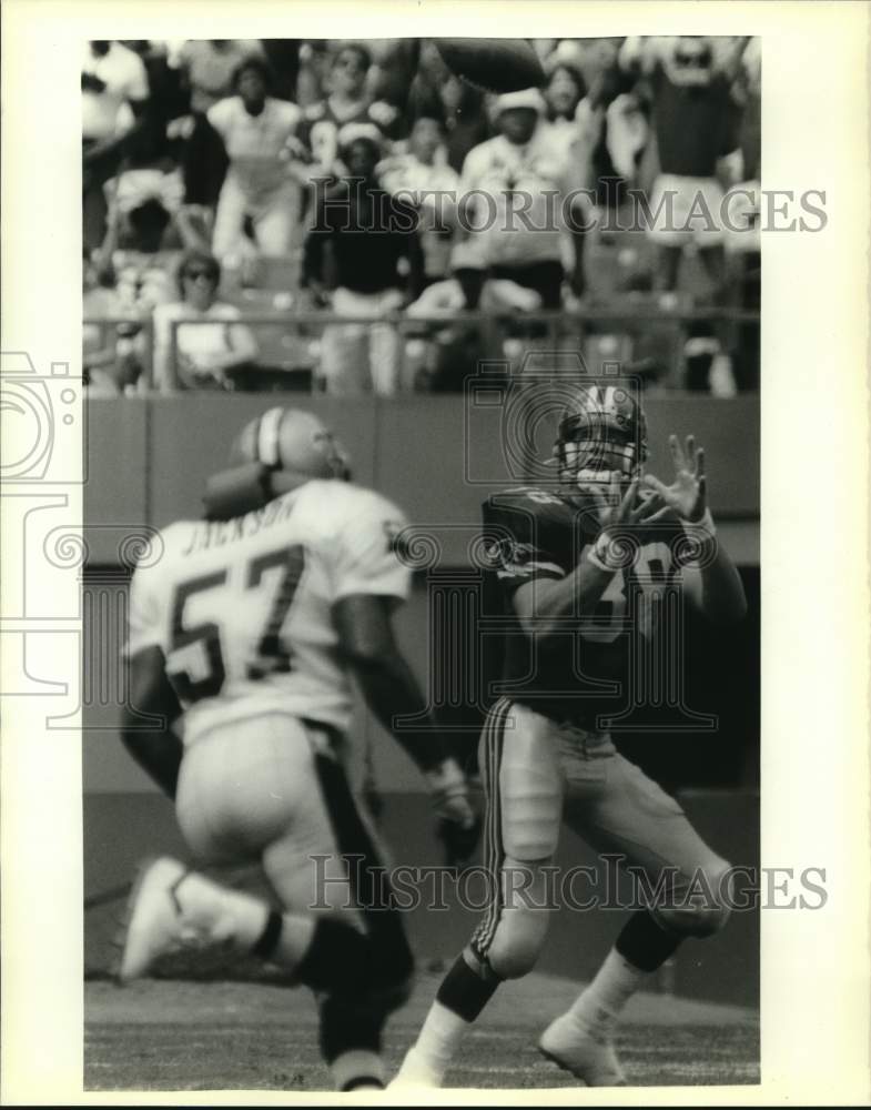 1976 Press Photo New Orleans Saints football team on the field, - nos34617- Historic Images