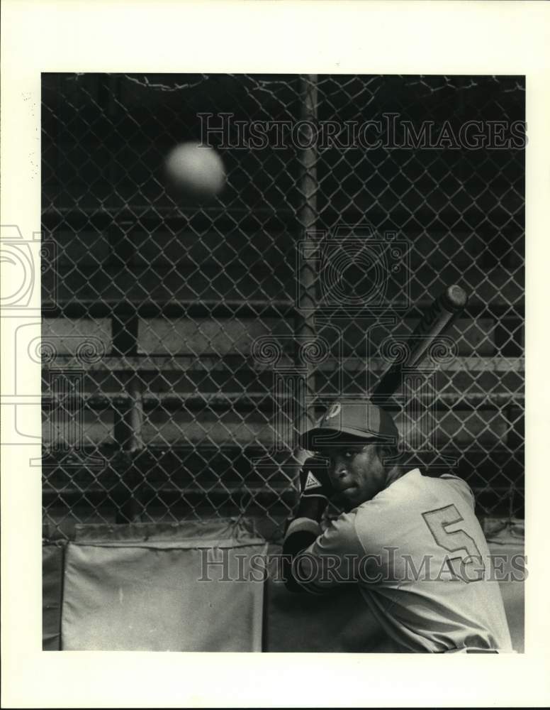 1985 Press Photo David Smith, baseball player at the mound. - nos34628- Historic Images