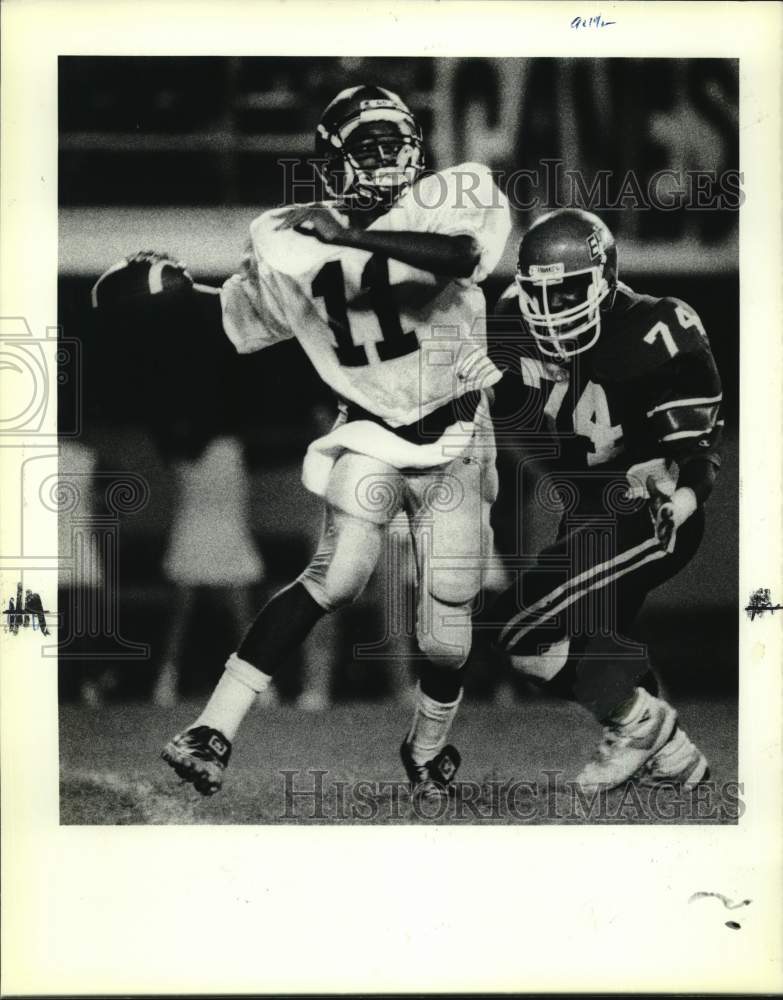 1989 Press Photo Higgins Quarterback #11 Cedric Smith with the football.- Historic Images