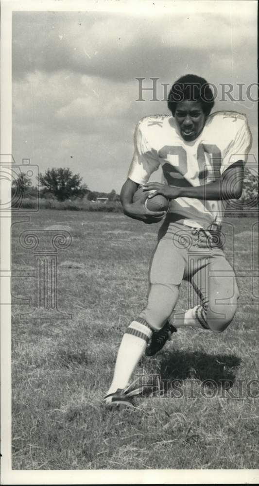 1972 Press Photo John F Kennedy High football halfback Louis Smith - nos34702- Historic Images