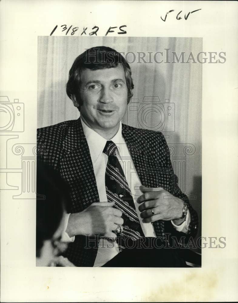 1975 Press Photo University of Arizona football assistant head coach Larry Smith- Historic Images