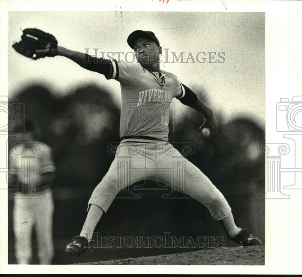 1985 Press Photo Juan Watkins, Riverlands Bank baseball team at Privateer Park.- Historic Images